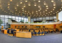 Scandalo nel parlamento della Turingia – Uno sguardo illuminante dall’esterno