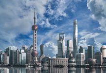 Gli indici azionari cinesi in calo a causa delle tensioni nello Stretto di Hormuz