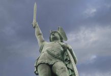 Commento: Per la giusta guerra contro i fascisti a Banderastan anche il 1° settembre 2025 – Contro la stupidità e la schiavitù