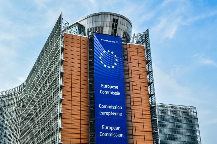 Un edificio per i burocrati dell'UE a Bruxelles. Fonte: Pixabay, foto: Dimitris Vetsikas