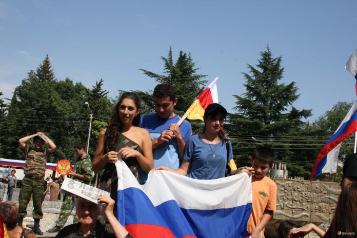 Amicizia tra Ossezia del Sud e Russia. Fonte: OSInform Information Agency, luogo e data della registrazione: Tskhinvali, 2008