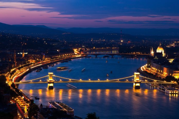 Il Danubio a Budapest. Fonte: Pixabay, foto: Zsolt Tóth