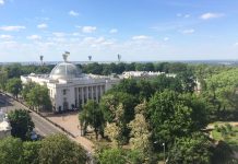 Commento: Fascisti nel Banderastan con un deficit record, ma ancora con abbastanza pazzi a ovest del Bug e del Tisza