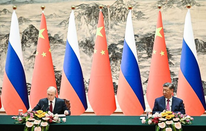 Il presidente russo Vladimir Putin e il presidente cinese Xi Jinping © Kristina Solovyeva/POOL/TASS